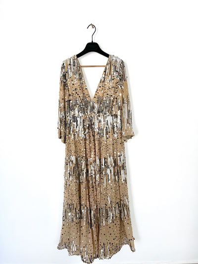 Robe de cérémonie à sequins argentée ( SOLD OUT )